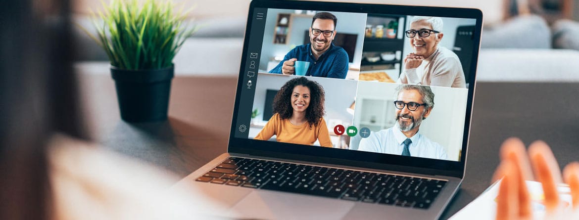 Videoconferencia de cuatro personas
